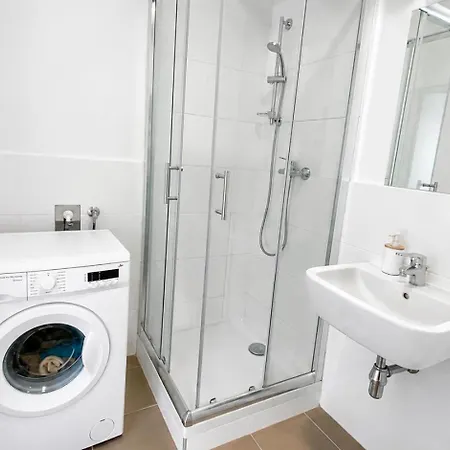 1 Apartment, Balcony, Zuzany Chalupovej 18b * 브라티슬라바